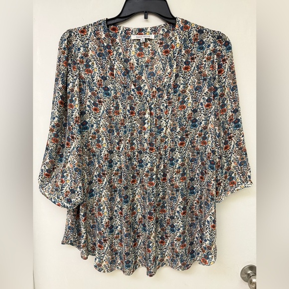Rose + Olive Floral Print Women's Top size 1X - Picture 1 of 5